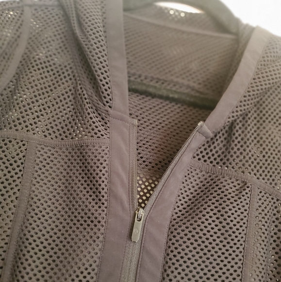 Lululemon - Picture 3 of 4